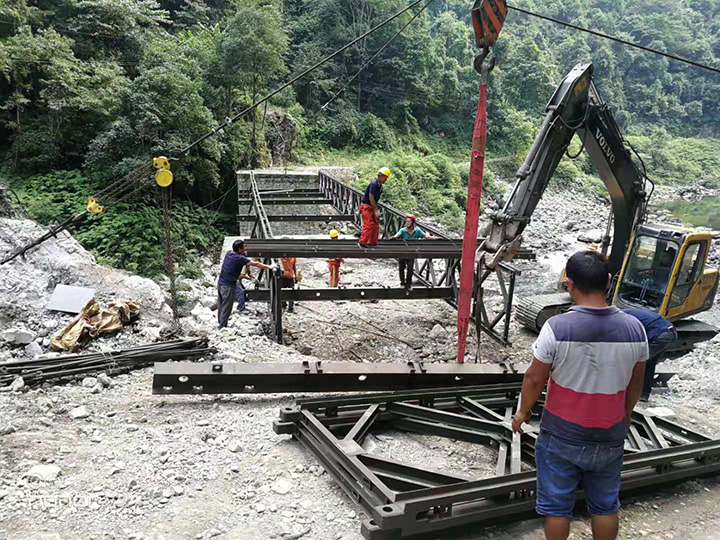 常德壺瓶山33米貝雷橋安裝現場視頻-三排單層加強型鋼便橋