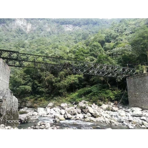 常德壺瓶山33米貝雷橋安裝現場：三排單層加強型鋼便橋